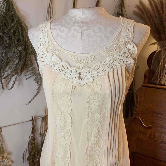 Blu Pepper NWT Pale Yellow Lace Slip Dress Tie Waist Keyhole Large - Picture 10 of 12